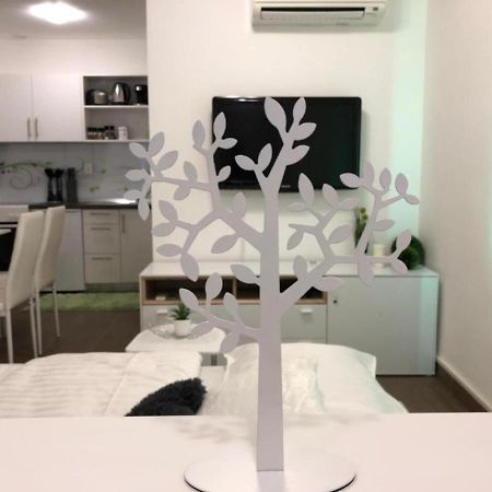 Modern Center Studio Under The Castle - Free Parking Apartment Любляна Екстериор снимка