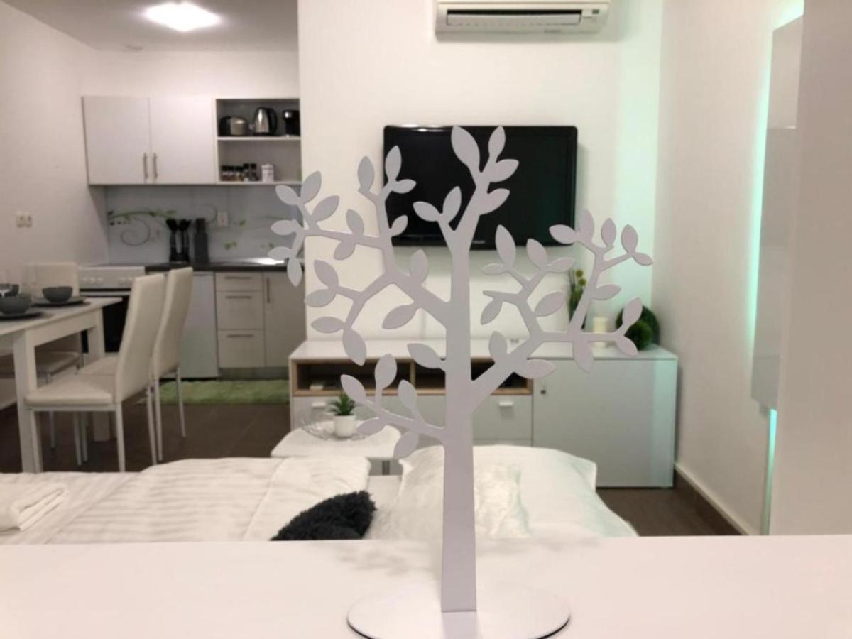 Modern Center Studio Under The Castle - Free Parking Apartment Любляна Екстериор снимка